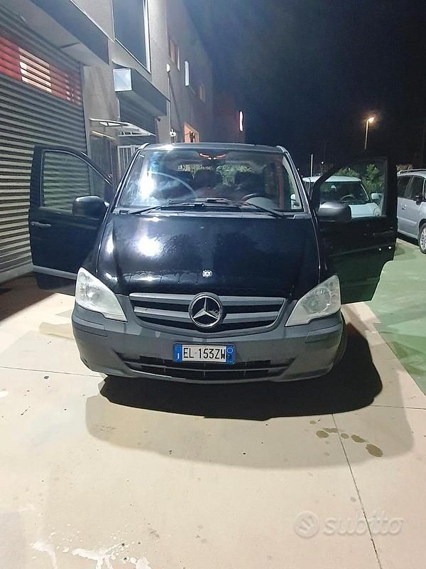 Nero Usata 2012 Mercedes Vito Furgone | 18.000 € - Immagine 1/4