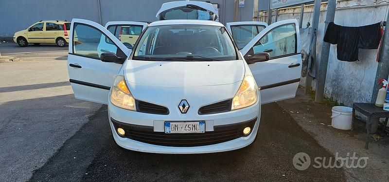 Usata 2008 Renault Clio II Tre volumi | 1499 € (Super prezzo) - Immagine 1/4