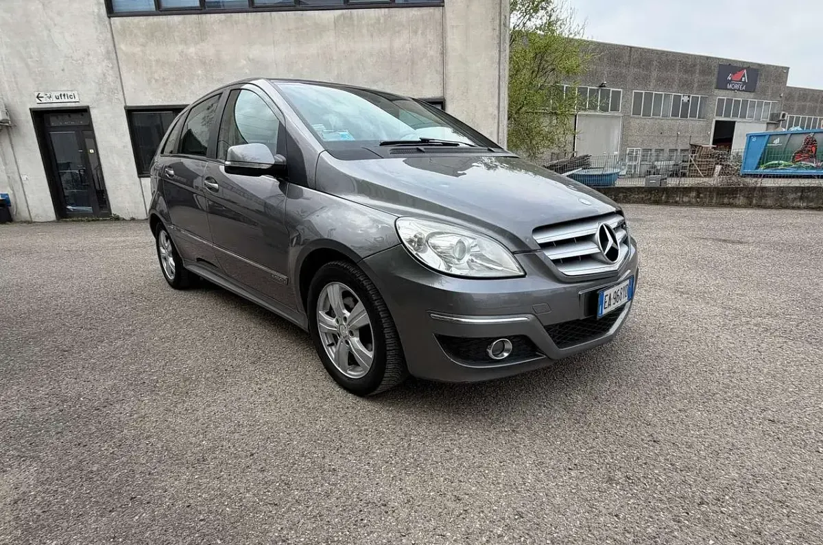 Usata Mercedes B180 Executive 109 CV (80 kW) 2010 Bronzo Monovolume