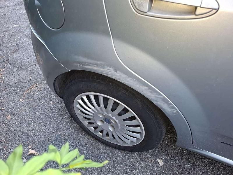 Usata 2007 Fiat Grande Punto Active Due volumi | 3500 € (Buon prezzo) - Immagine 1/4