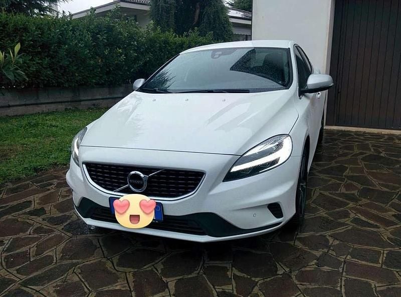 Usata Volvo V40 R-Design Momentum 120 CV (88 kW) 2016 Bianco Berlina