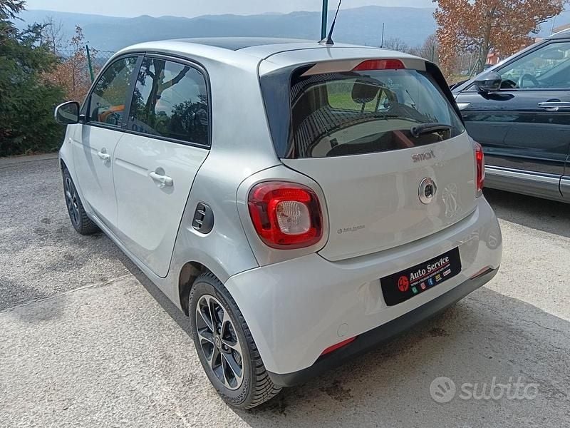 Usata Smart ForFour Passion 71 CV (52 kW) 2015 Bianco Utilitaria