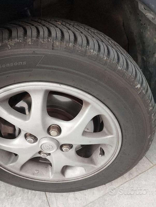 Usata Toyota Yaris 2004 Nero Utilitaria