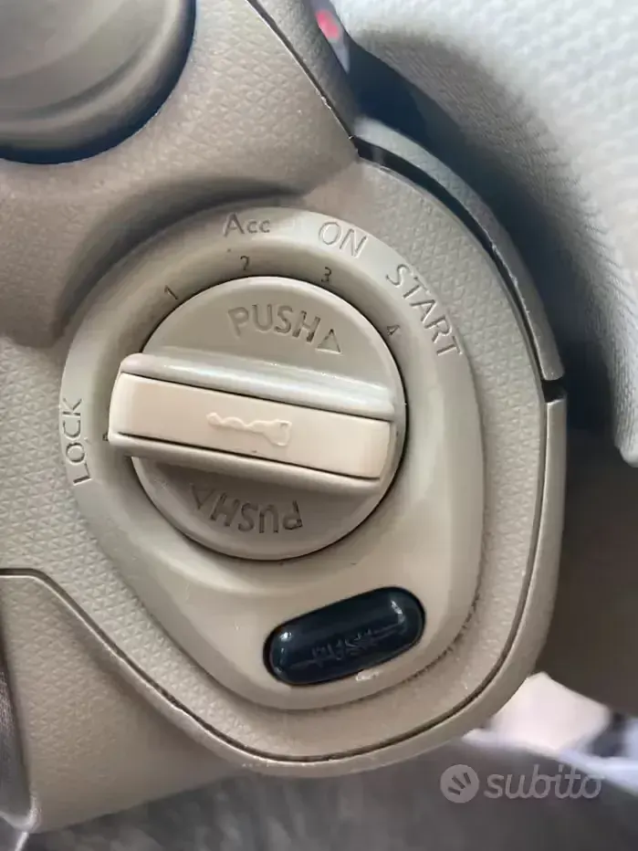 Usata Nissan Micra 2004 Nero Utilitaria
