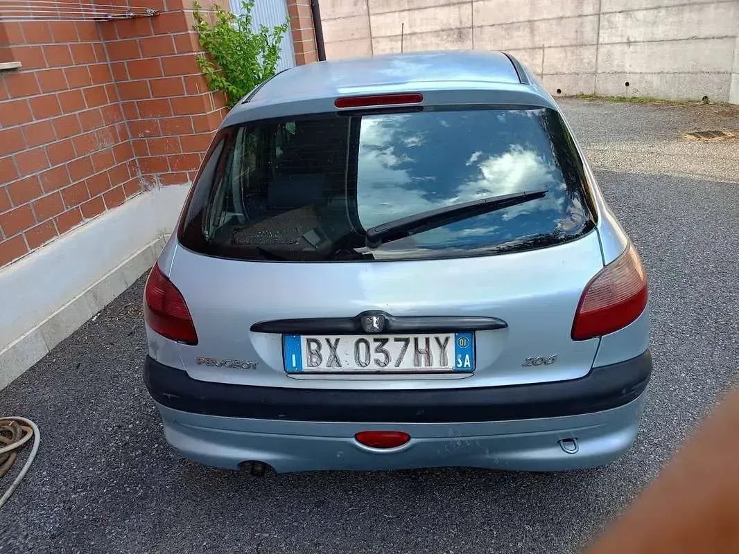 Usata Peugeot 206 69 CV (50 kW) 2001 Grigio Berlina