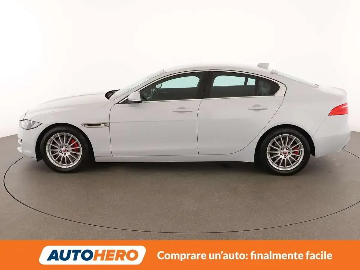 Usata Jaguar XE Prestige 163 CV (119 kW) 2016 Bianco Berlina