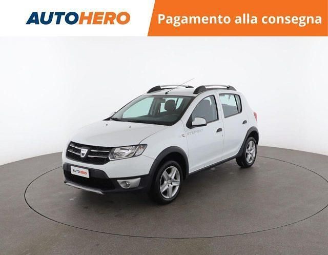 Bianco Usata 2014 Dacia Sandero Prestige Tre volumi | 8899 € (Cara) - Immagine 1/4