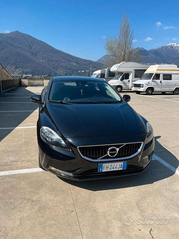 Usata Volvo V40 Ocean Race 120 CV (88 kW) 2017 Nero Berlina