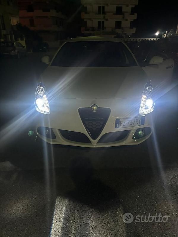 Usata Alfa Romeo Giulietta 105 CV (77 kW) 2015 Bianco Utilitaria