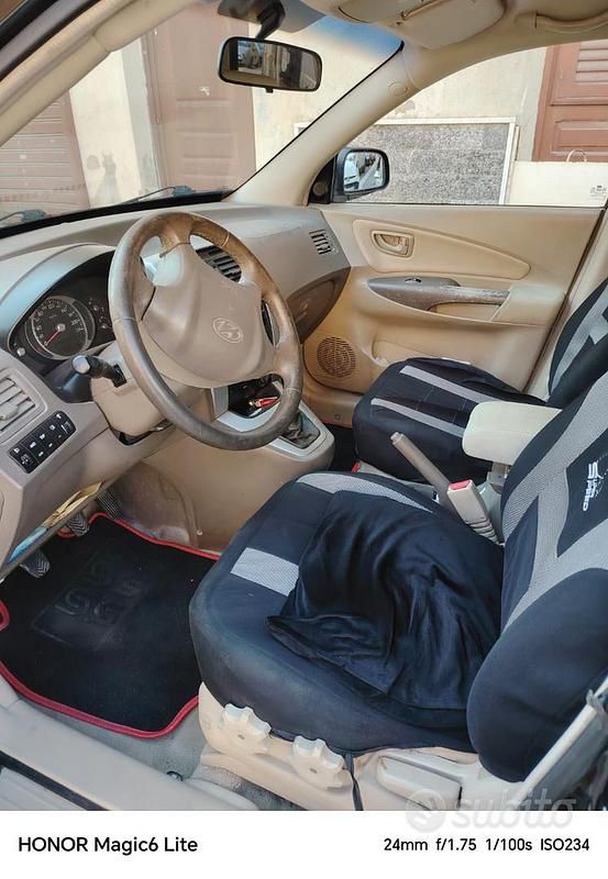Nero Usata 2006 Hyundai Tucson SUV | 4000 € (Buon prezzo) - Immagine 1/4