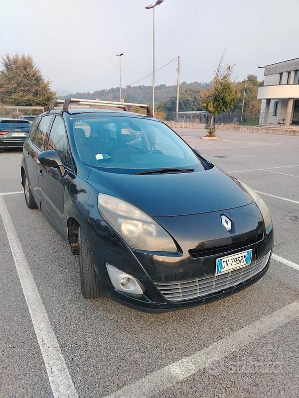 Nero Usata 2009 Renault Grand Scénic III Monovolume | 900 € (Super prezzo) - Immagine 1/4