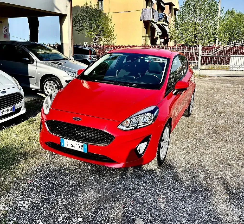 Usata Ford Fiesta 70 CV (51 kW) 2018 Rosso Utilitaria