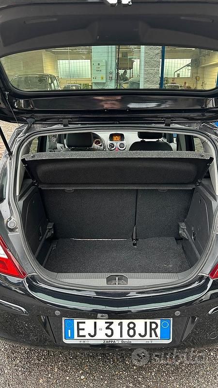 Usata Opel Corsa Cosmo 95 CV (69 kW) 2011 Nero Utilitaria