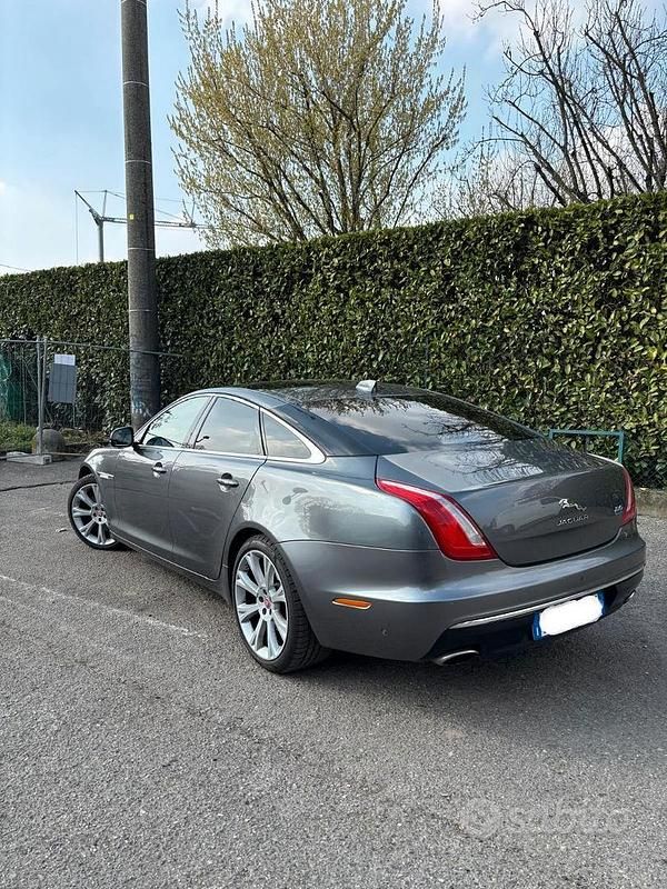 Usata Jaguar XJ Premium Luxury 340 CV (250 kW) 2016 Grigio Berlina
