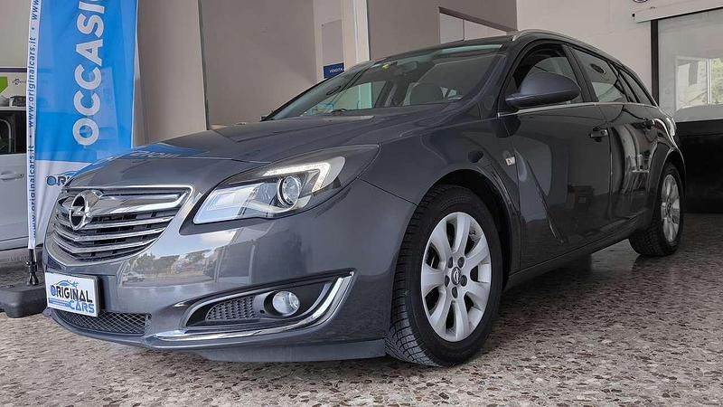 Usata Opel Insignia Eco 140 CV (102 kW) 2015 Perlato Station wagon