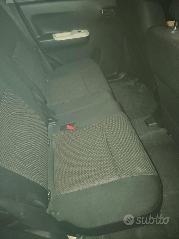 Usado Suzuki Ignis 90 CV (66 kW) 2016 Gris SUV