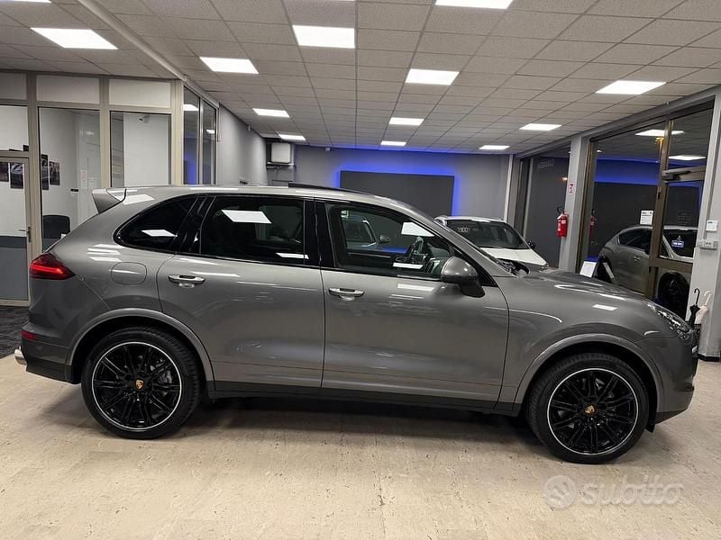 Usata Porsche Cayenne 385 CV (283 kW) 2014 Grigio SUV
