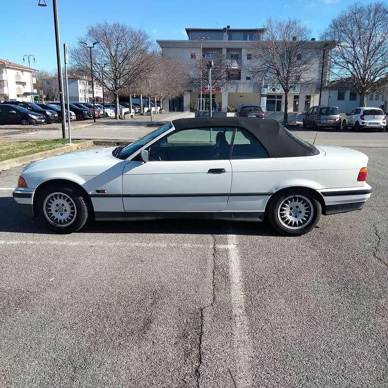 Usata BMW 320 Cabriolet Efficient Dynamics 150 CV (110 kW) 1995 Bianco Cabrio