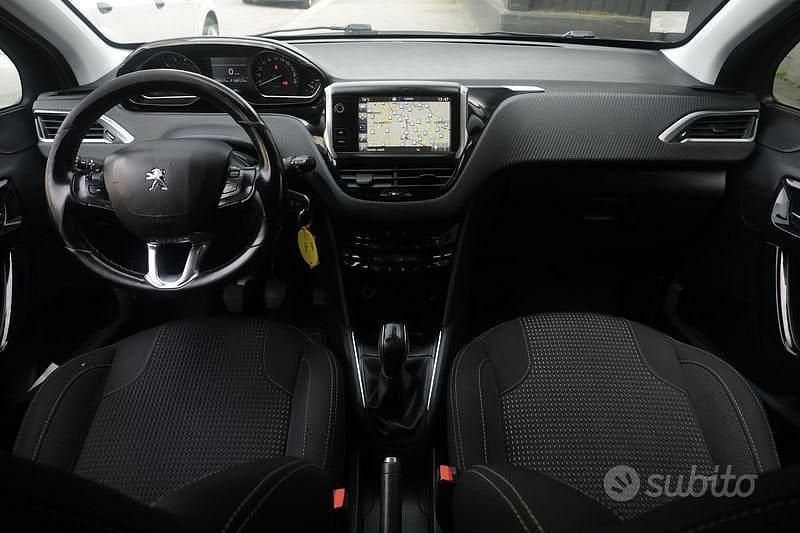 Usata Peugeot 208 Allure 82 CV (60 kW) 2016 Blu scuro Utilitaria