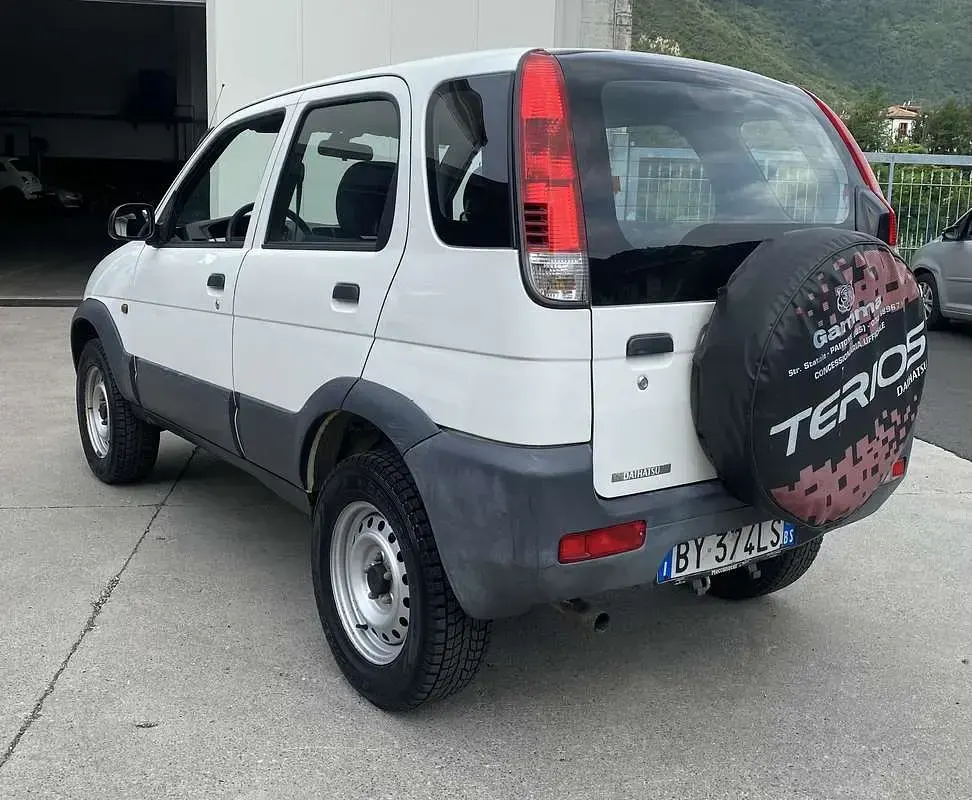 Usata Daihatsu Terios 86 CV (63 kW) 2002 SUV