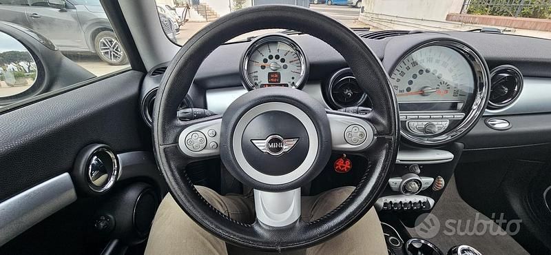 Usata Mini Cooper D 109 CV (80 kW) 2009 Nero Utilitaria
