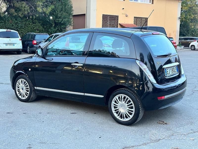 Usata Lancia Ypsilon Platinum 69 CV (50 kW) 2011 Nero Utilitaria