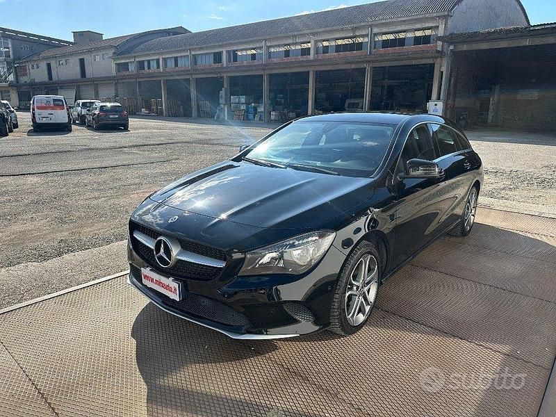 Usata Mercedes CLA200 Business 136 CV (100 kW) 2018 Nero Station wagon
