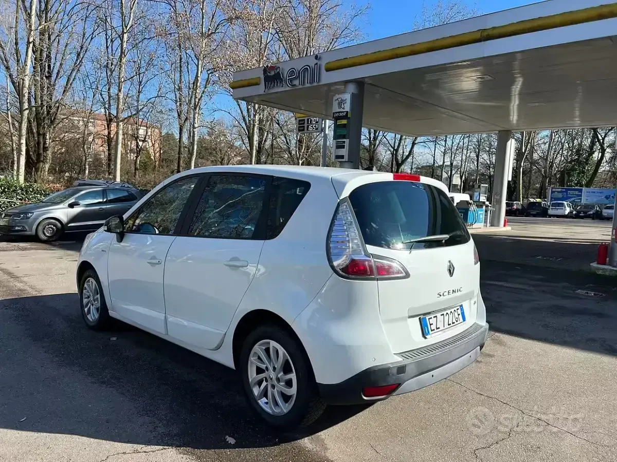 Käytetty Renault Scenic E-Tech 110 HP (80 kW) 2015 Valkoinen Tila-auto