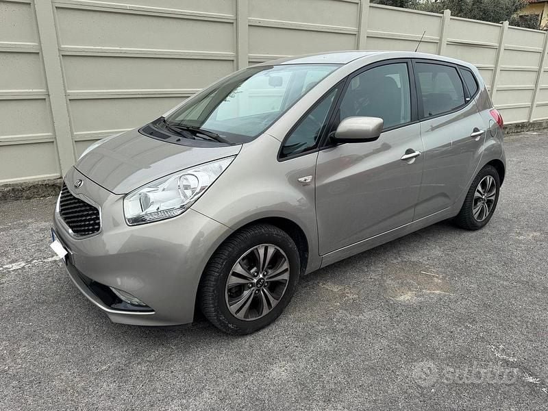 Usata Kia Venga 90 CV (66 kW) 2016 Grigio Utilitaria
