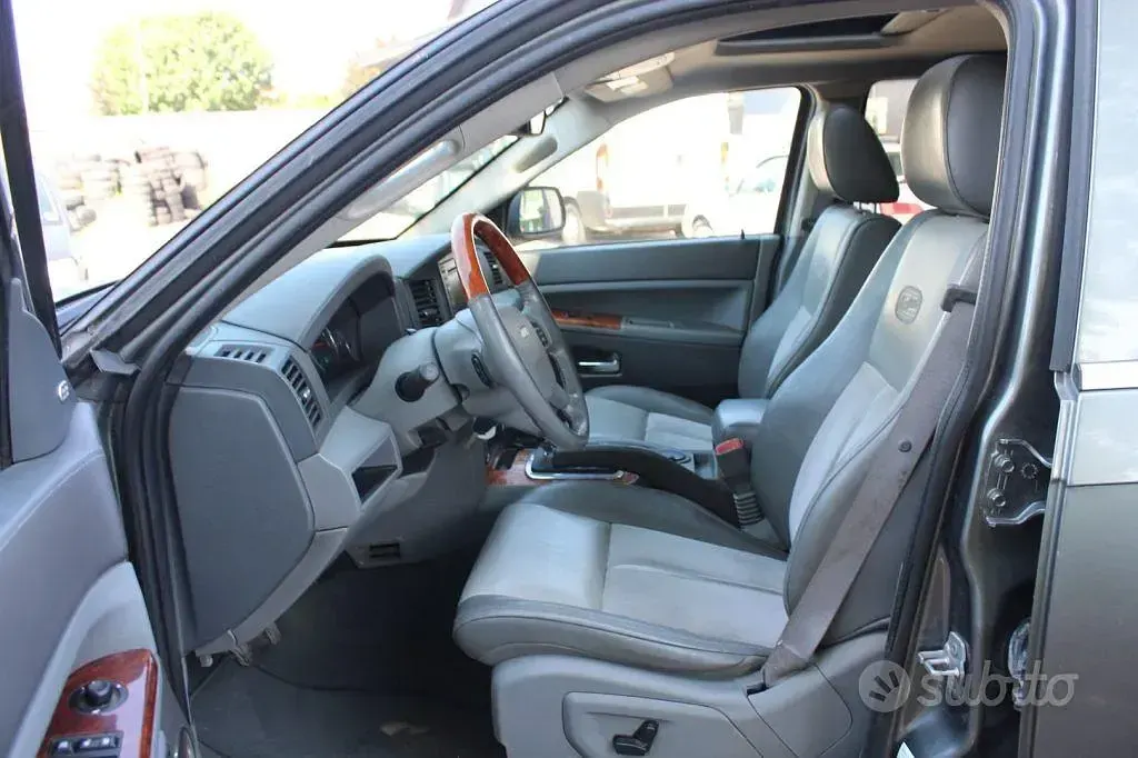 Usata Jeep Grand Cherokee Overland 218 CV (160 kW) 2008 Grigio SUV