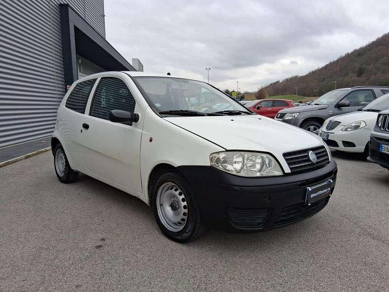 Usata Fiat Punto 69 CV (50 kW) 2004 Bianco Utilitaria