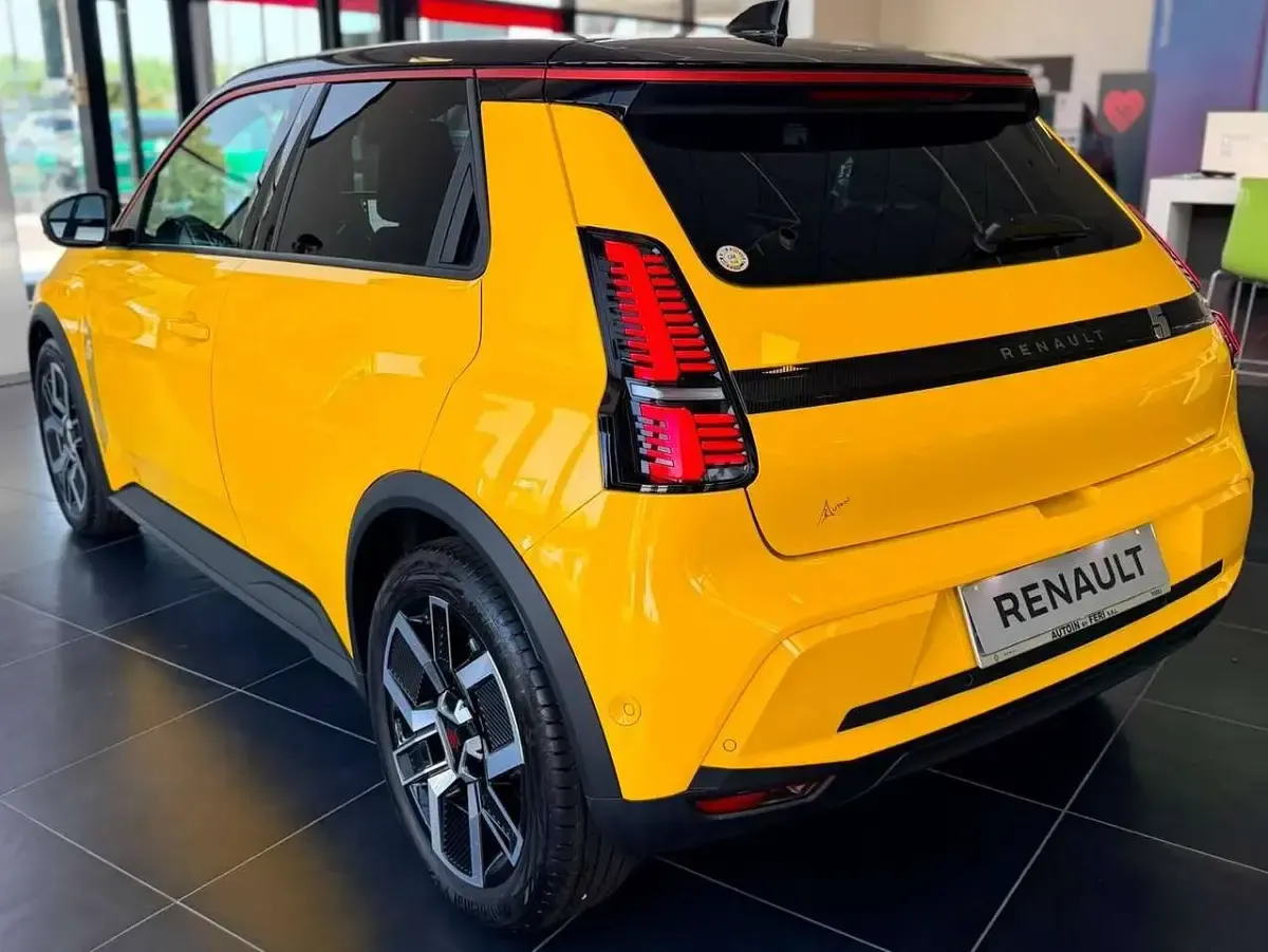 Nuova Renault 5 E-Tech Komfort 110 kW (150 CV) 2026 Giallo Berlina
