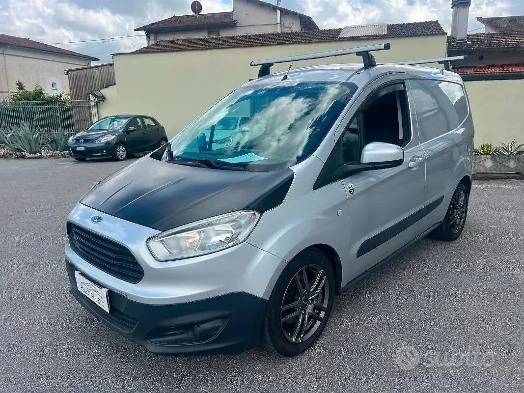 Usata Ford Tourneo Courier 75 CV (55 kW) 2016 Grigio Monovolume