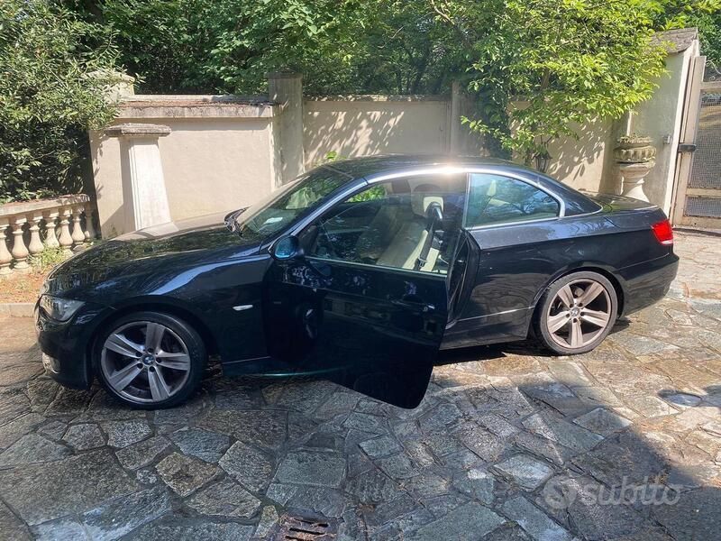 Usata BMW 330 Cabriolet 231 CV (169 kW) 2007 Blu Cabrio