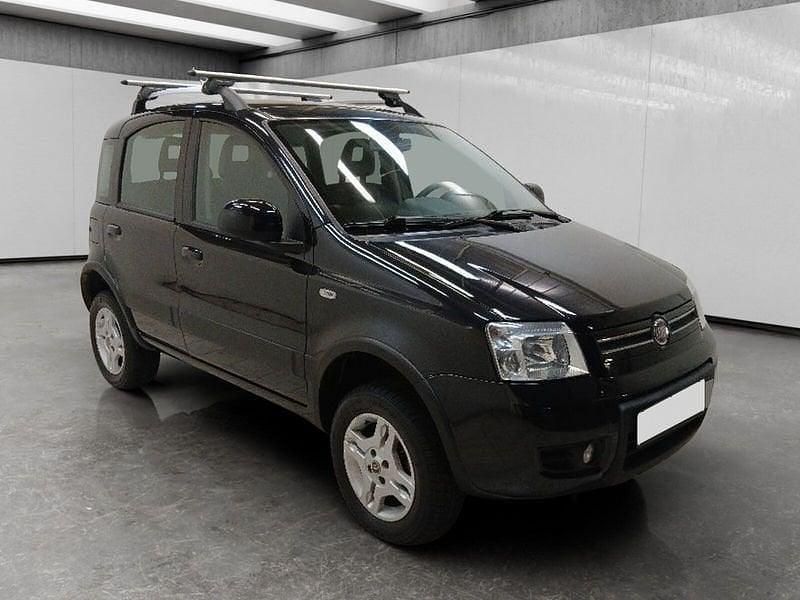 Usata Fiat Panda 4x4 Climbing 74 CV (54 kW) 2011 Nero Utilitaria