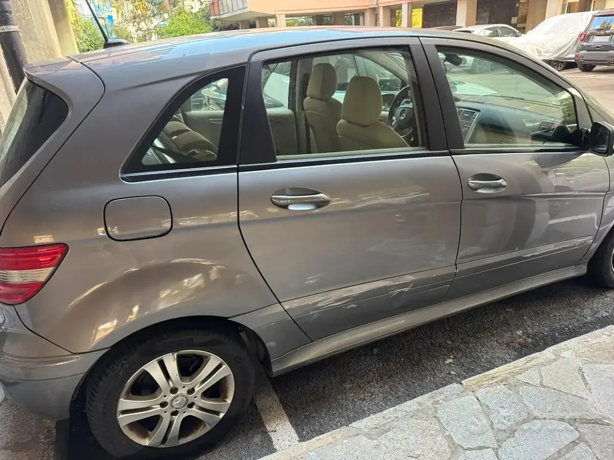 Usata Mercedes B180 Executive 109 CV (80 kW) 2010 Grigio Monovolume