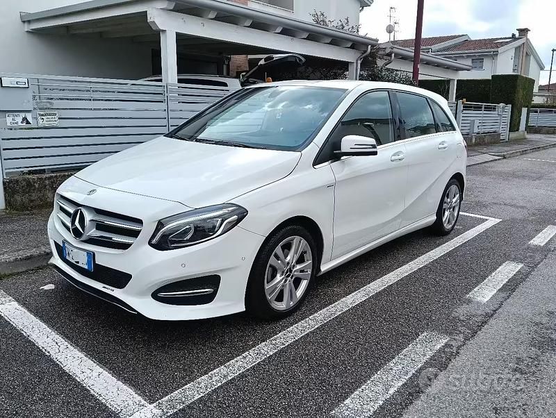 Usata Mercedes B180 AMG 109 CV (80 kW) 2018 Bianco Utilitaria