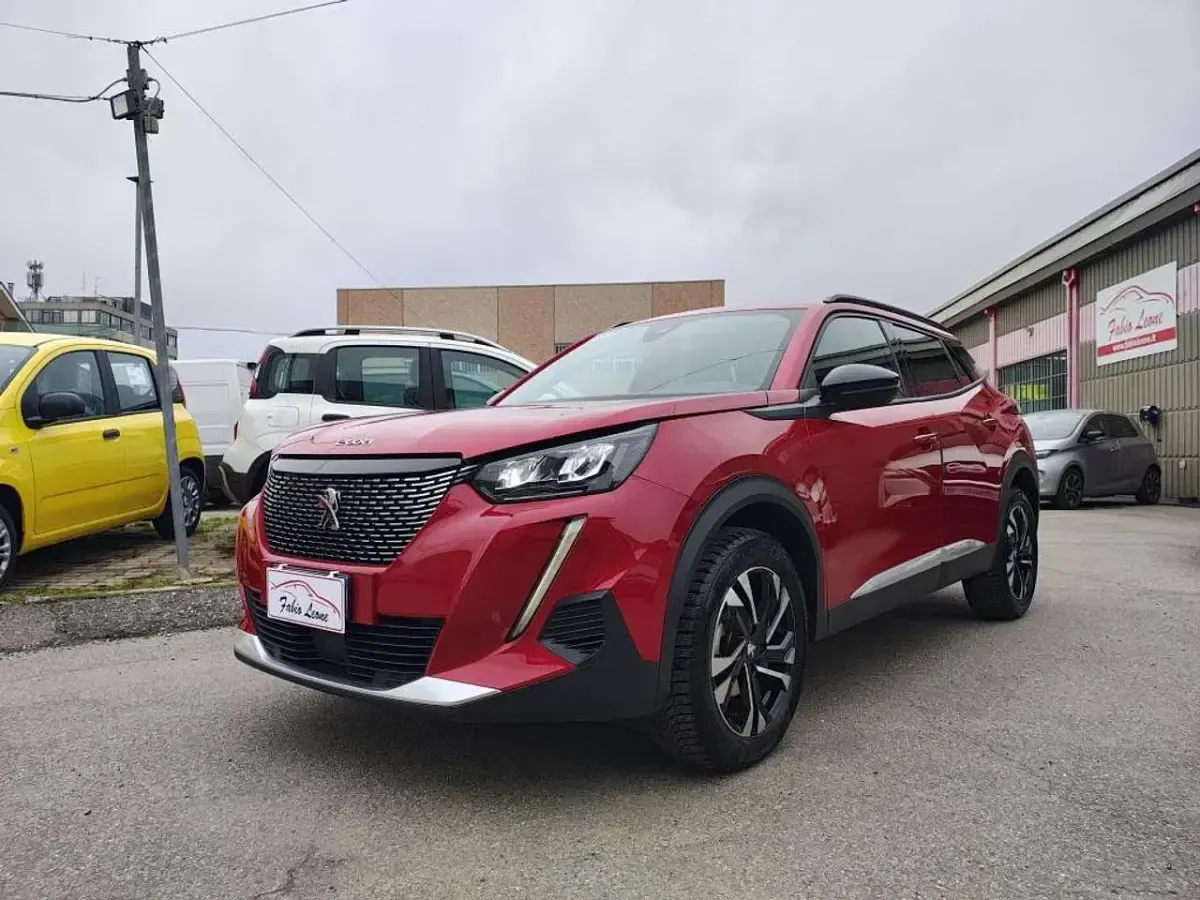 Usata Peugeot 2008 Allure 131 CV (96 kW) 2023 Rosso SUV