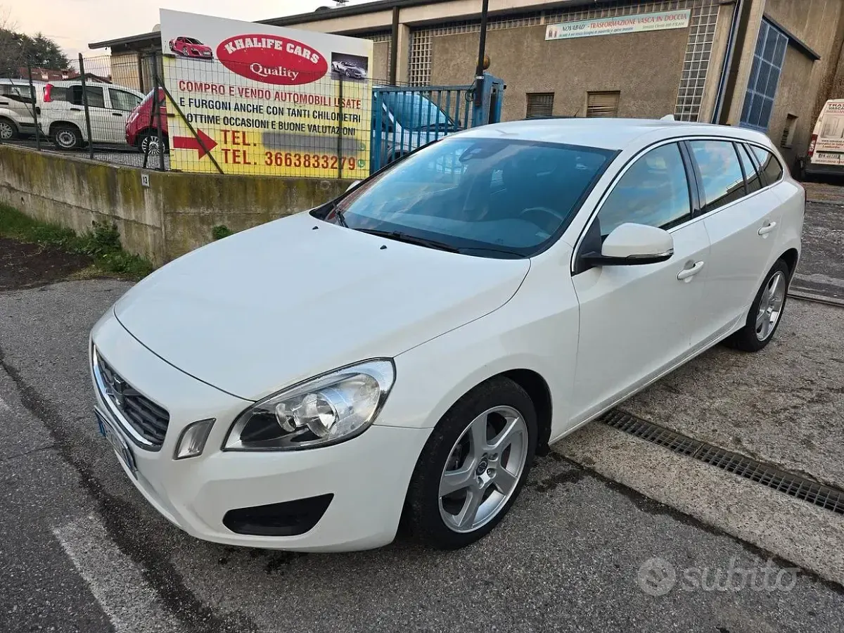 Usata Volvo V60 Summum 115 CV (84 kW) 2012 Bianco Station wagon