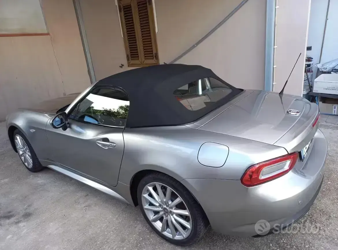 Usata Fiat 124 Spider 140 CV (102 kW) 2017 Grigio Cabrio