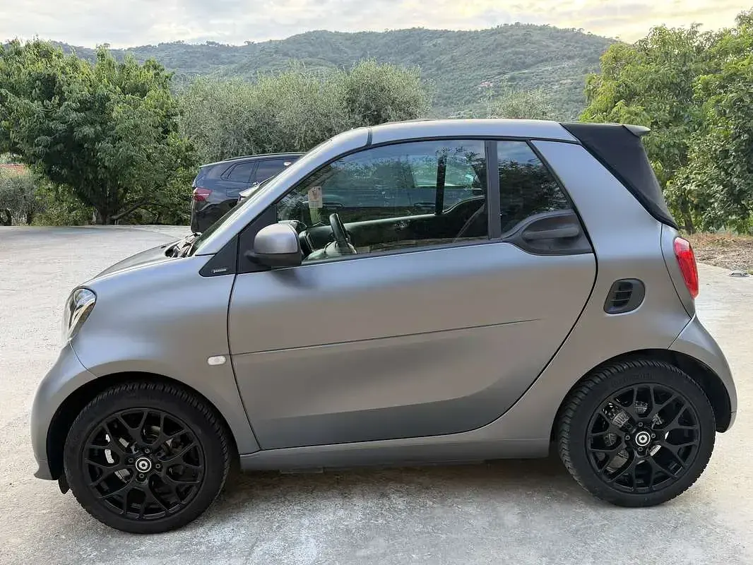 Usata Smart ForTwo Cabrio Superpassion 90 CV (66 kW) 2019 Grigio Cabrio