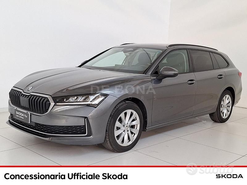 Usata Skoda Superb Selection 150 CV (110 kW) 2024 Grigio graphite Station wagon