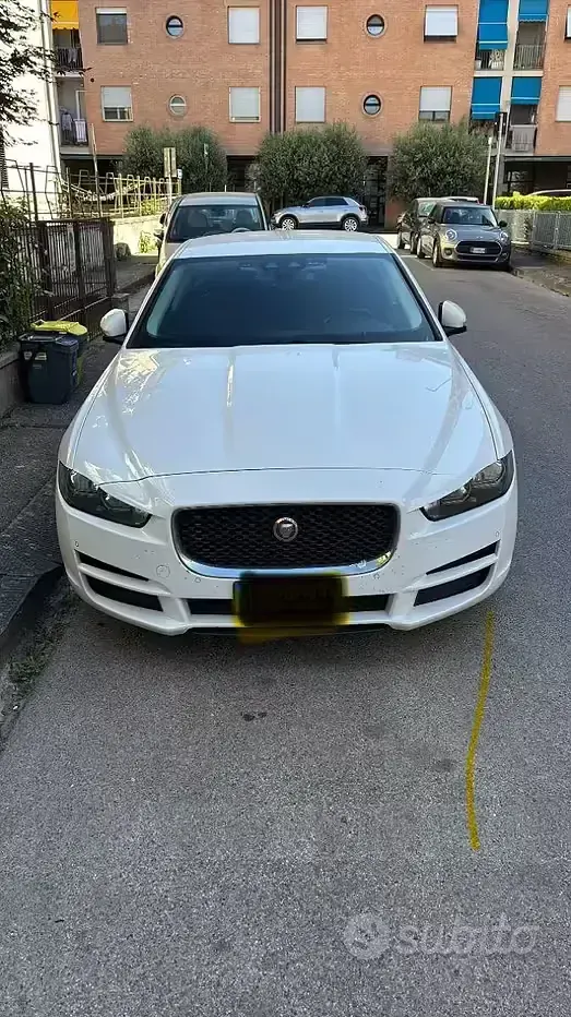 Usata Jaguar XE 163 CV (119 kW) 2019 Bianco Berlina