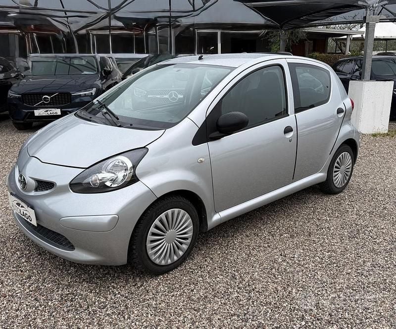 Usata Toyota Aygo Sol 67 CV (49 kW) 2008 Grigio Utilitaria