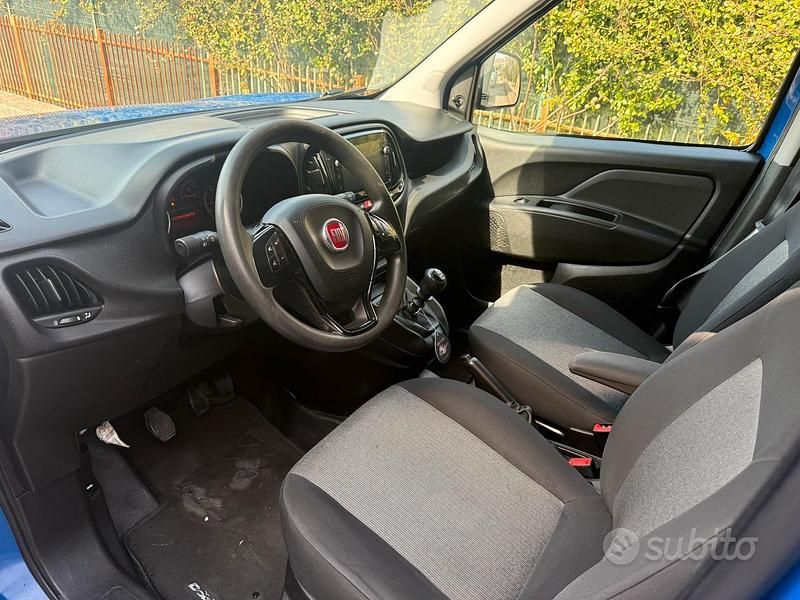 Usata Fiat Doblò 105 CV (77 kW) 2022 Blu Monovolume