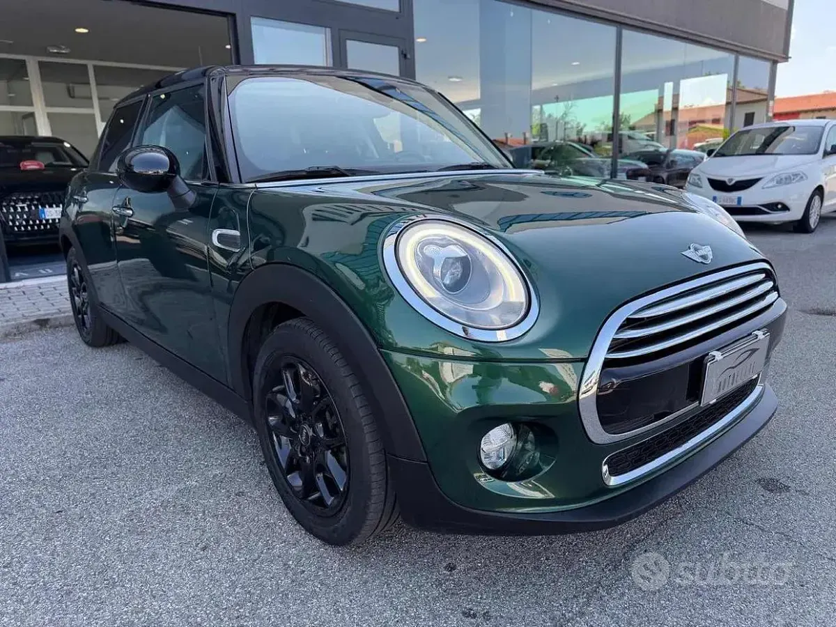 Usata Mini Cooper D 116 CV (85 kW) 2016 Verde Utilitaria