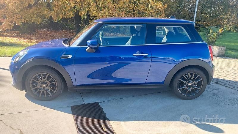 Usata Mini ONE 102 CV (75 kW) 2020 Blu Utilitaria
