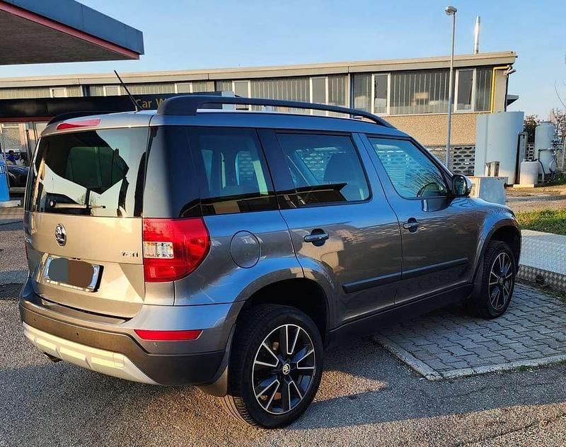 Usata Skoda Yeti Outdoor Design Edition 110 CV (80 kW) 2017 Grigio SUV