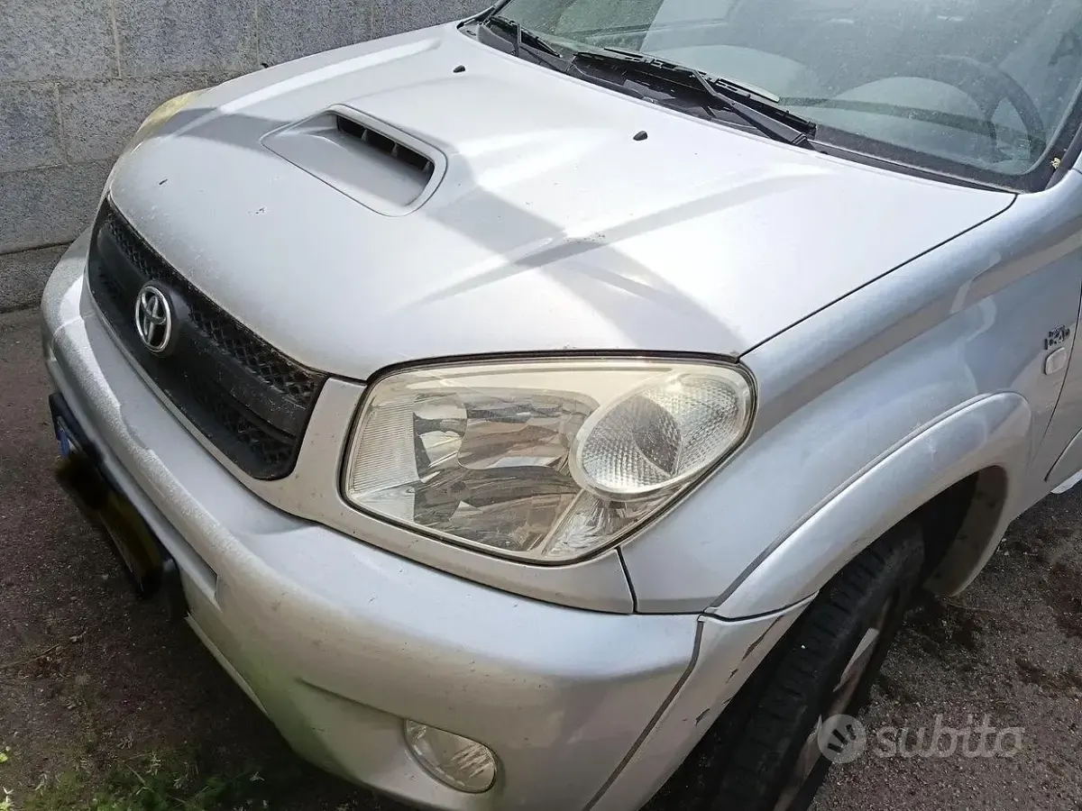 Usata Toyota RAV4 116 CV (85 kW) 2004 Grigio SUV