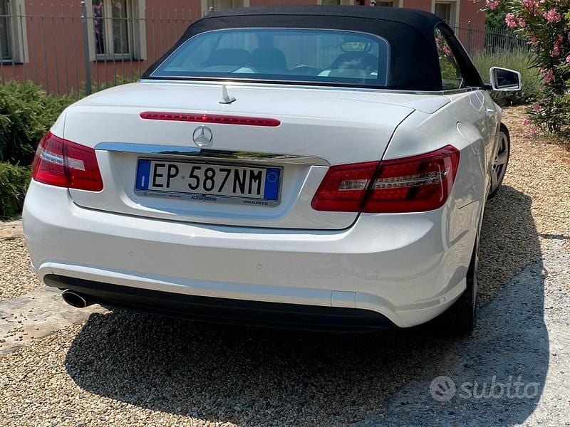 Usata Mercedes E220 170 CV (125 kW) 2013 Bianco Cabrio